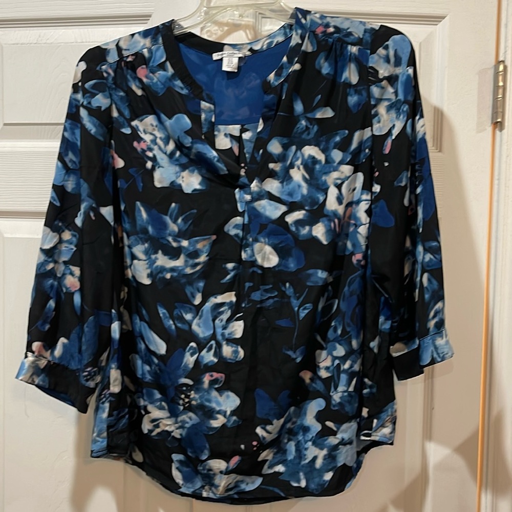 Dalia Collection, blue with flowers top, 3/4 sleeve